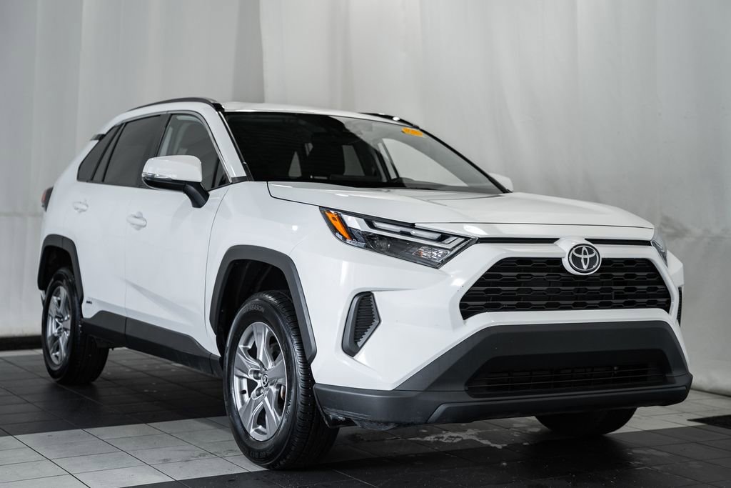 Used 2025 Toyota RAV4 XLE image 1