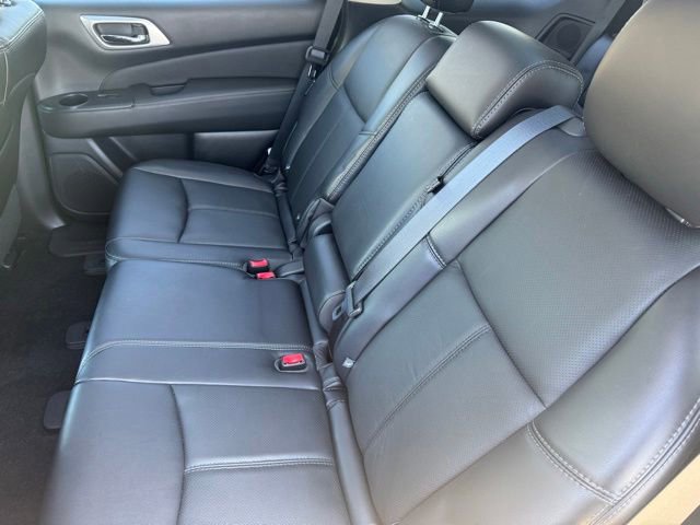 Used 2019 Nissan Pathfinder Platinum FWD image 9