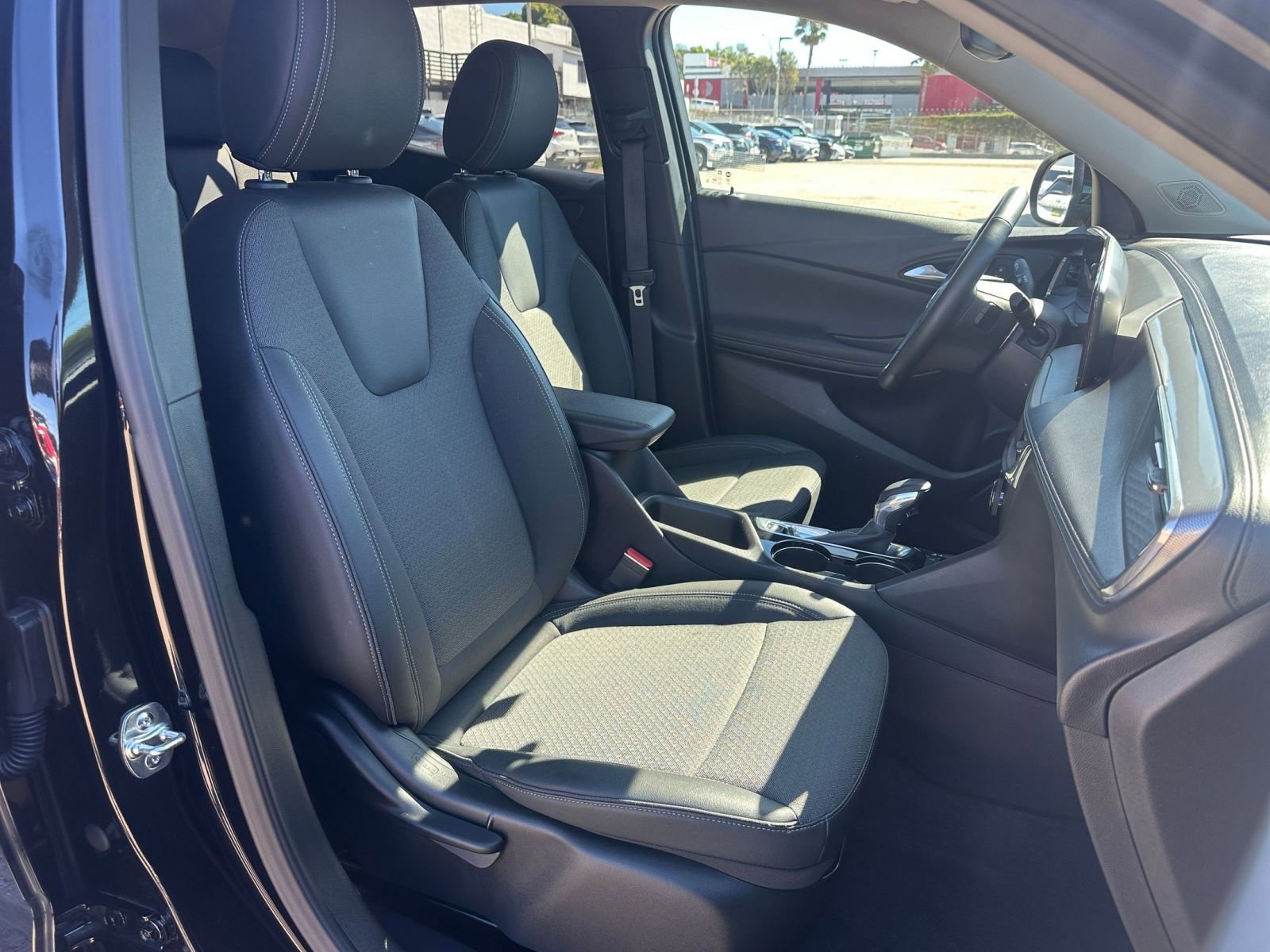 Used 2025 Buick Encore GX Preferred image 34