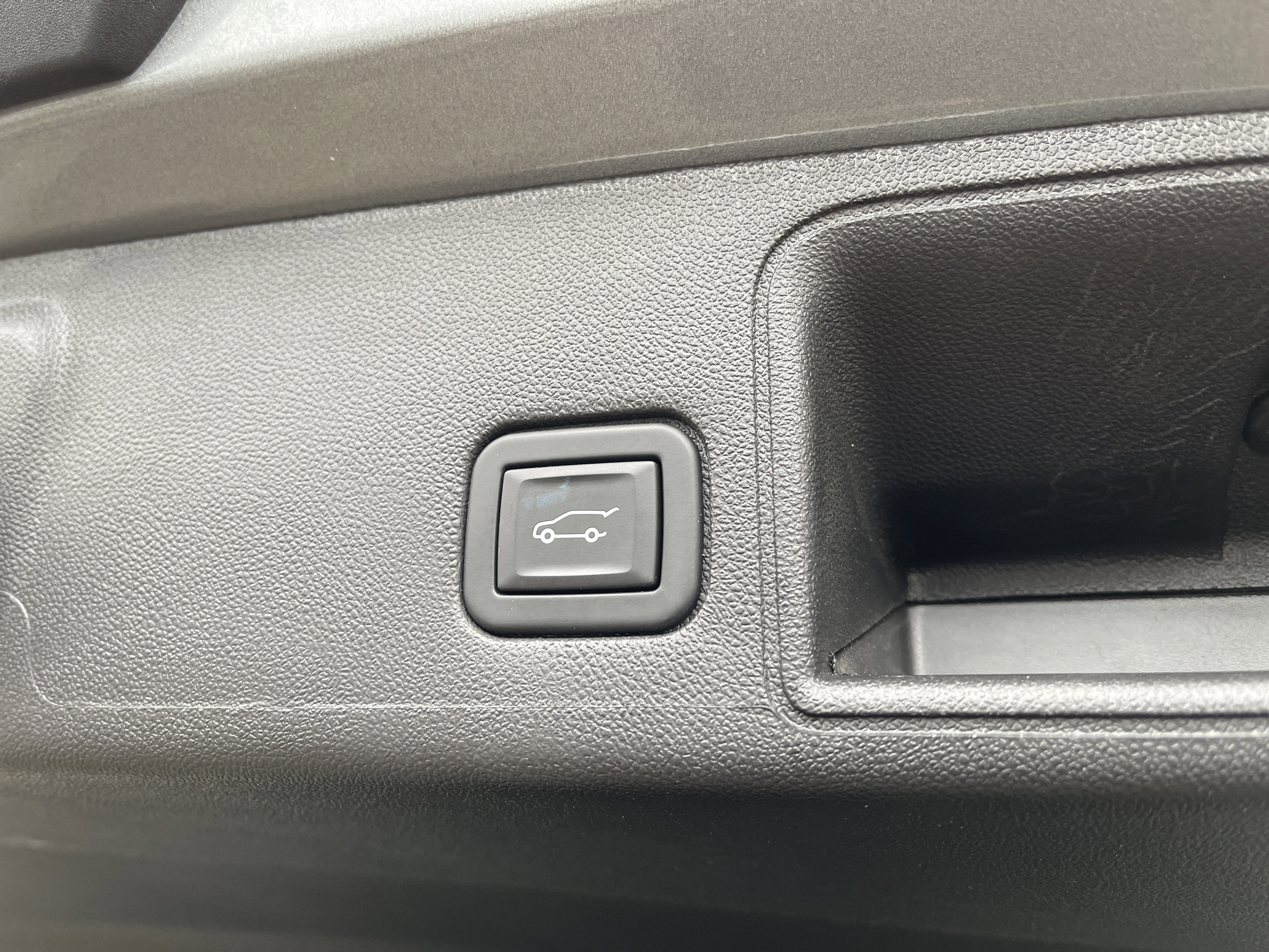 Used 2024 GMC Terrain SLT w/ Infotainment Package II image 46