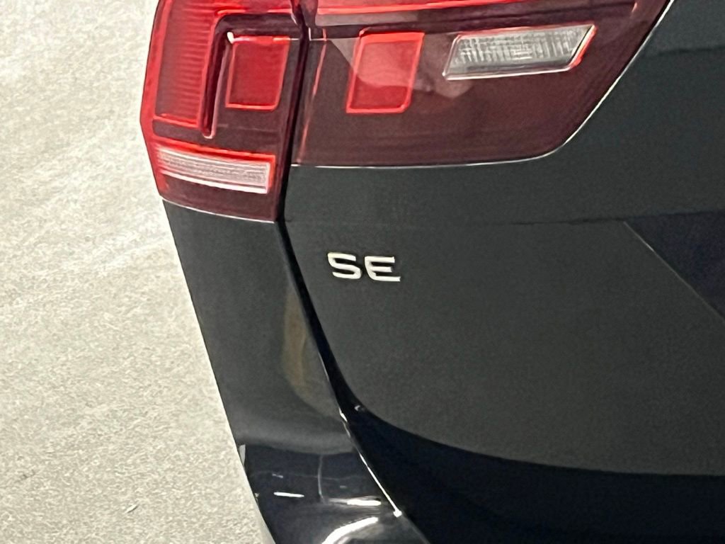 Used 2024 Volkswagen Tiguan SE w/ Panoramic Sunroof Package image 35