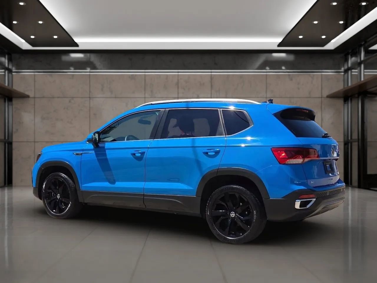 Used 2022 Volkswagen Taos SE w/ Panoramic Sunroof Package FWD image 2