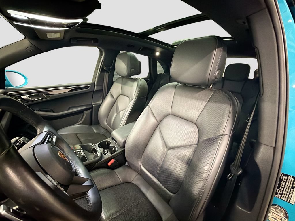 Certified 2022 Porsche Macan S AWD/4WD image 5