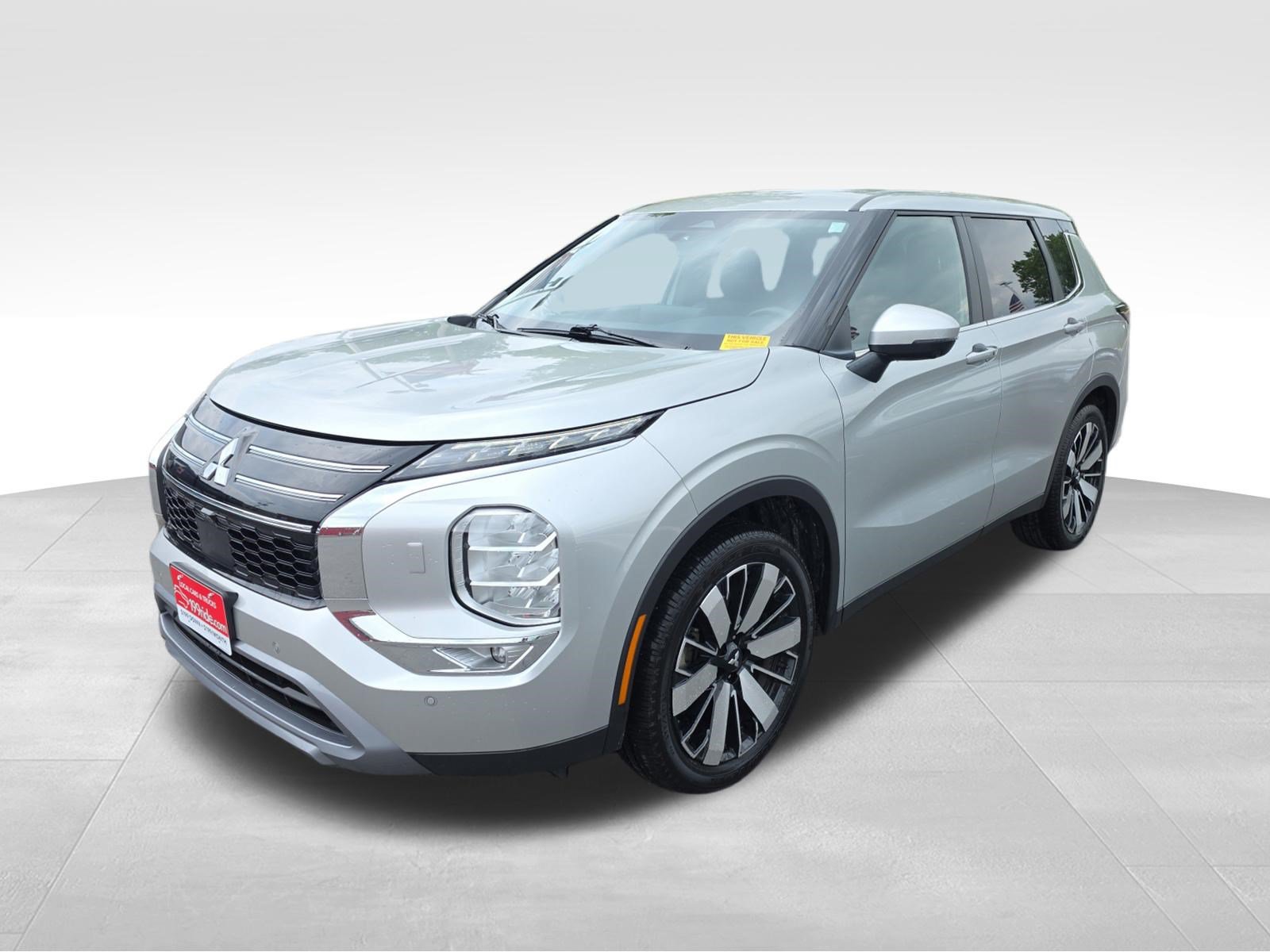Used 2025 Mitsubishi Outlander SE AWD/4WD image 1