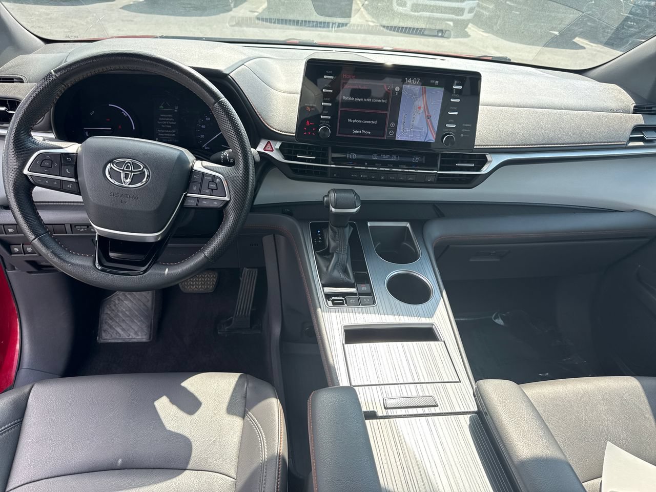 Used 2022 Toyota Sienna XSE FWD image 16
