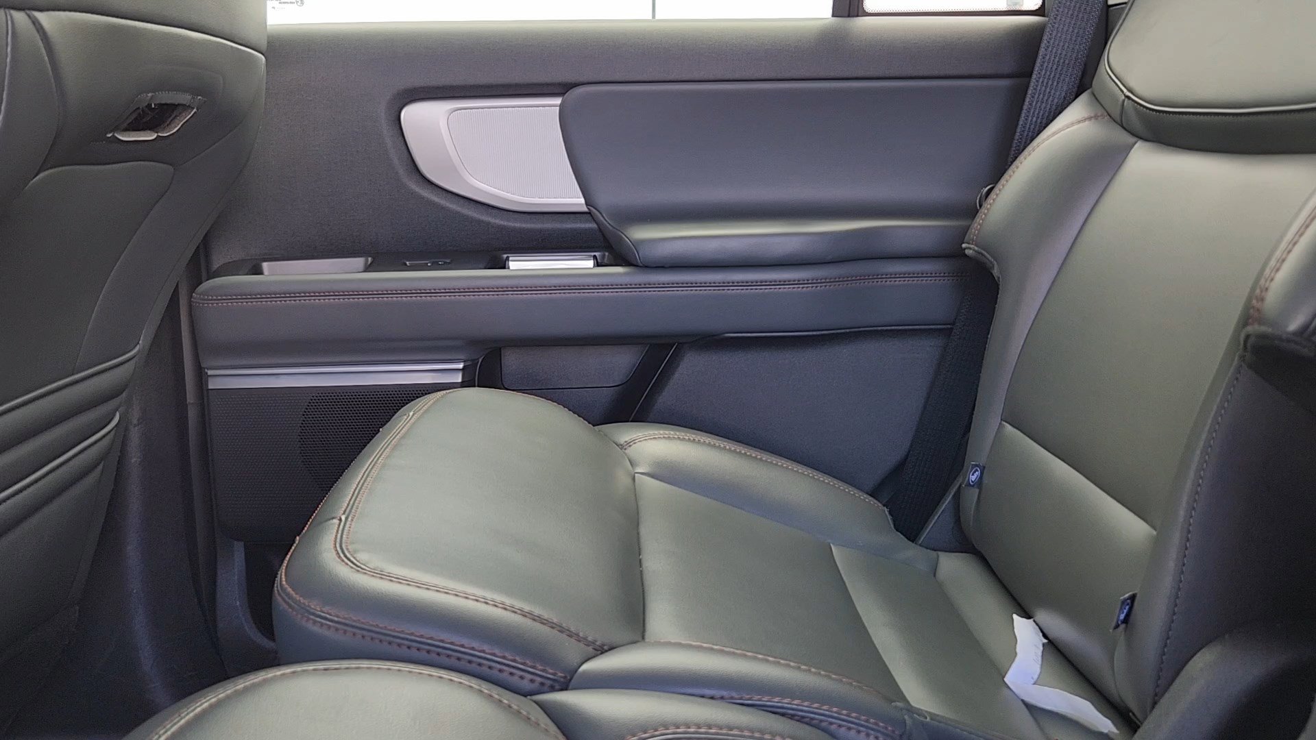 Certified 2025 Ford Expedition Active AWD/4WD image 17