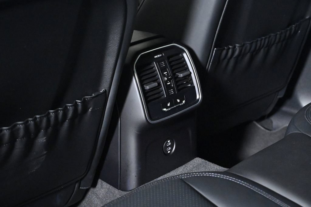 Certified 2023 Porsche Macan AWD/4WD image 20