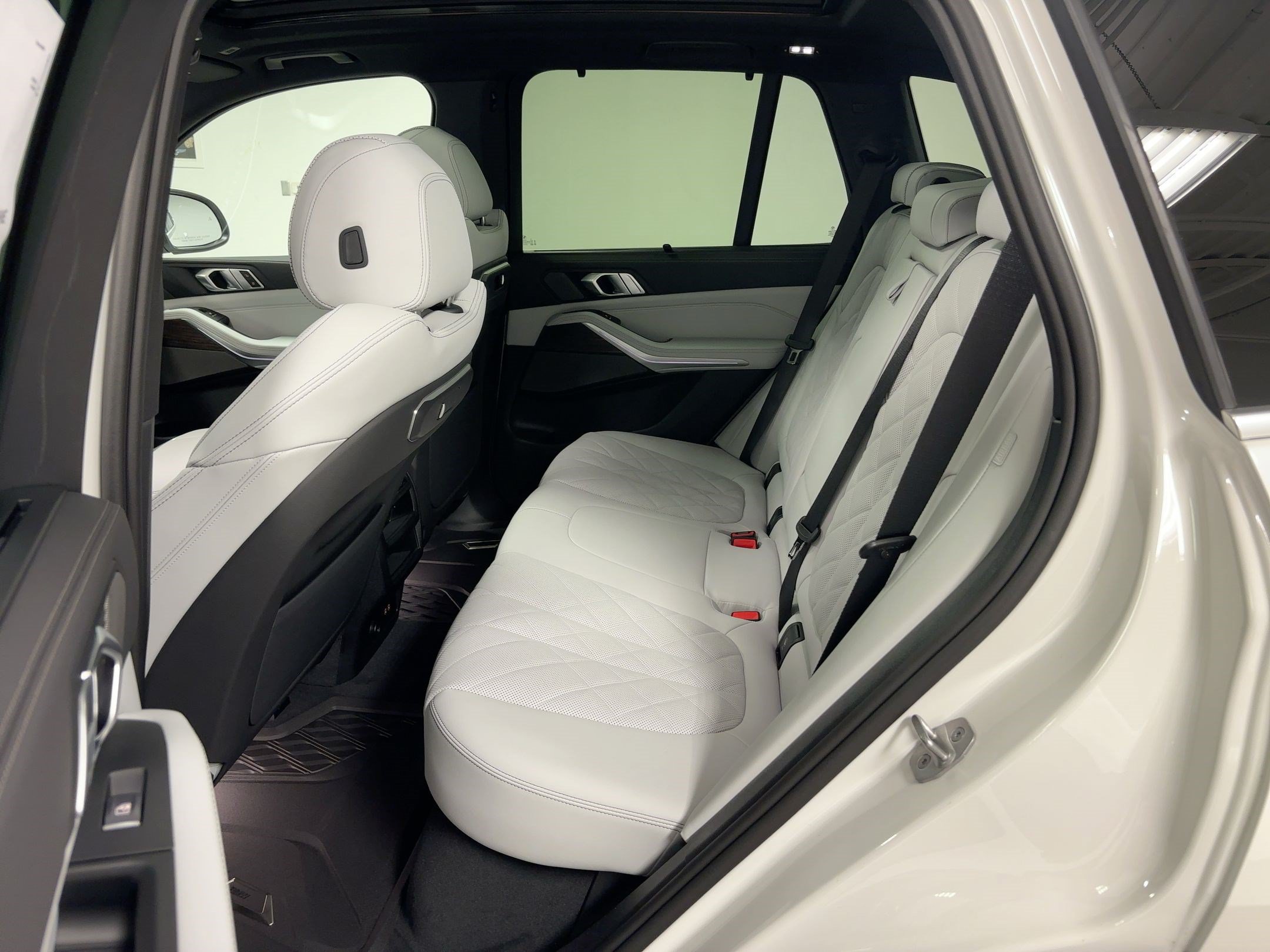 New 2026 BMW X5 sDrive40i w/ Premium Package RWD image 14