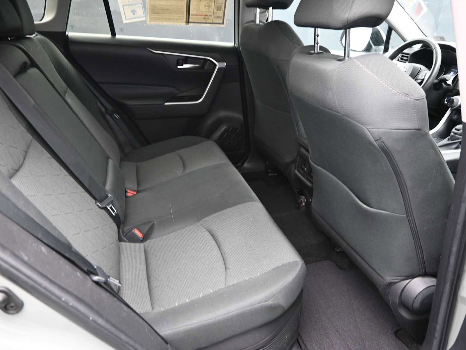 Used 2022 Toyota RAV4 XLE w/ XLE Grade Weather Package AWD/4WD image 10