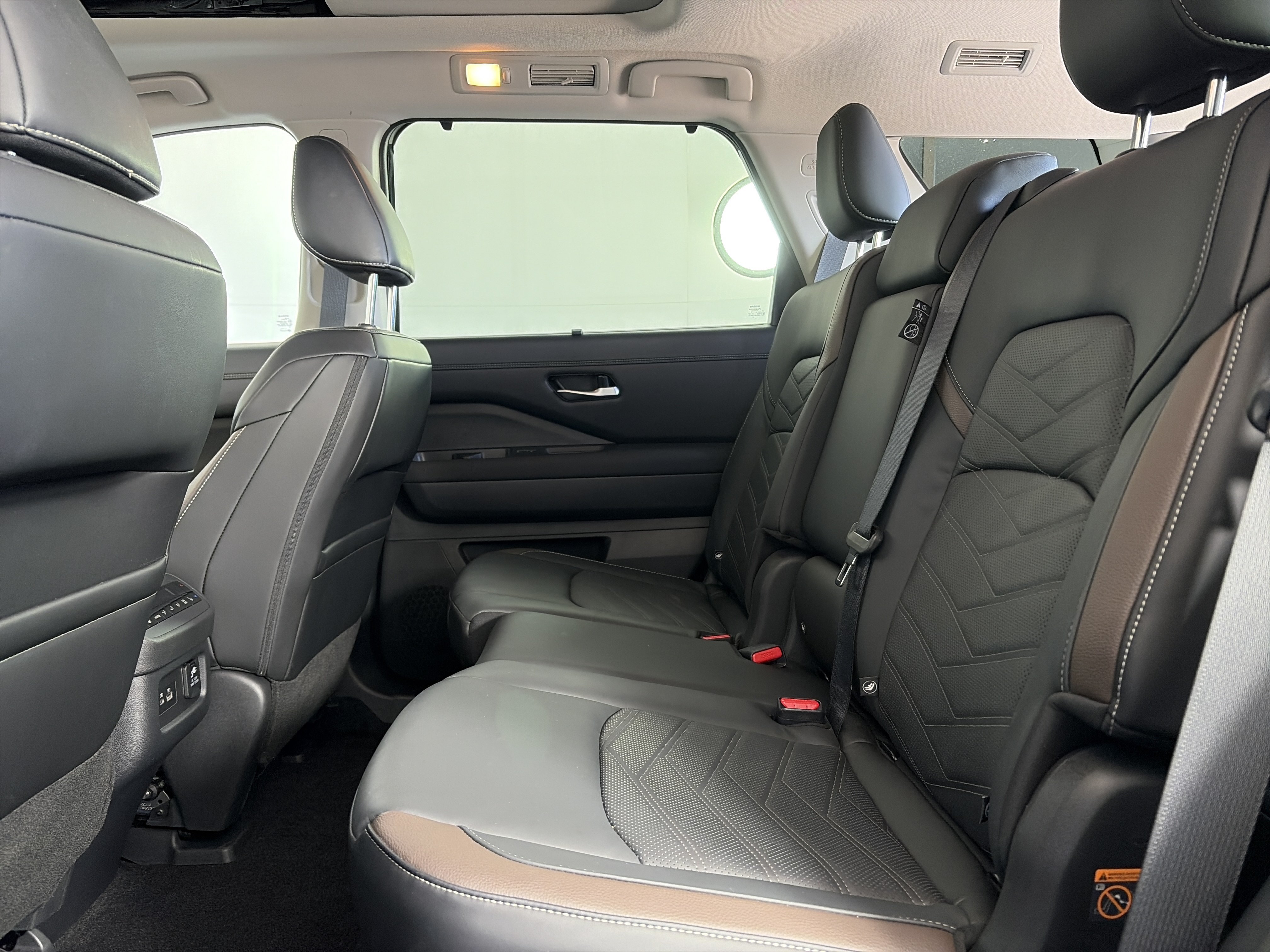 Certified 2025 Nissan Pathfinder Platinum w/ Lighting Package (N93) AWD/4WD image 16