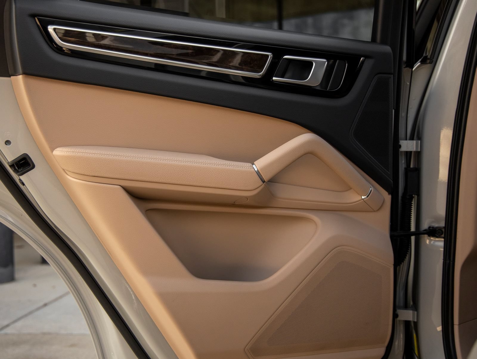 Certified 2023 Porsche Cayenne AWD/4WD image 33