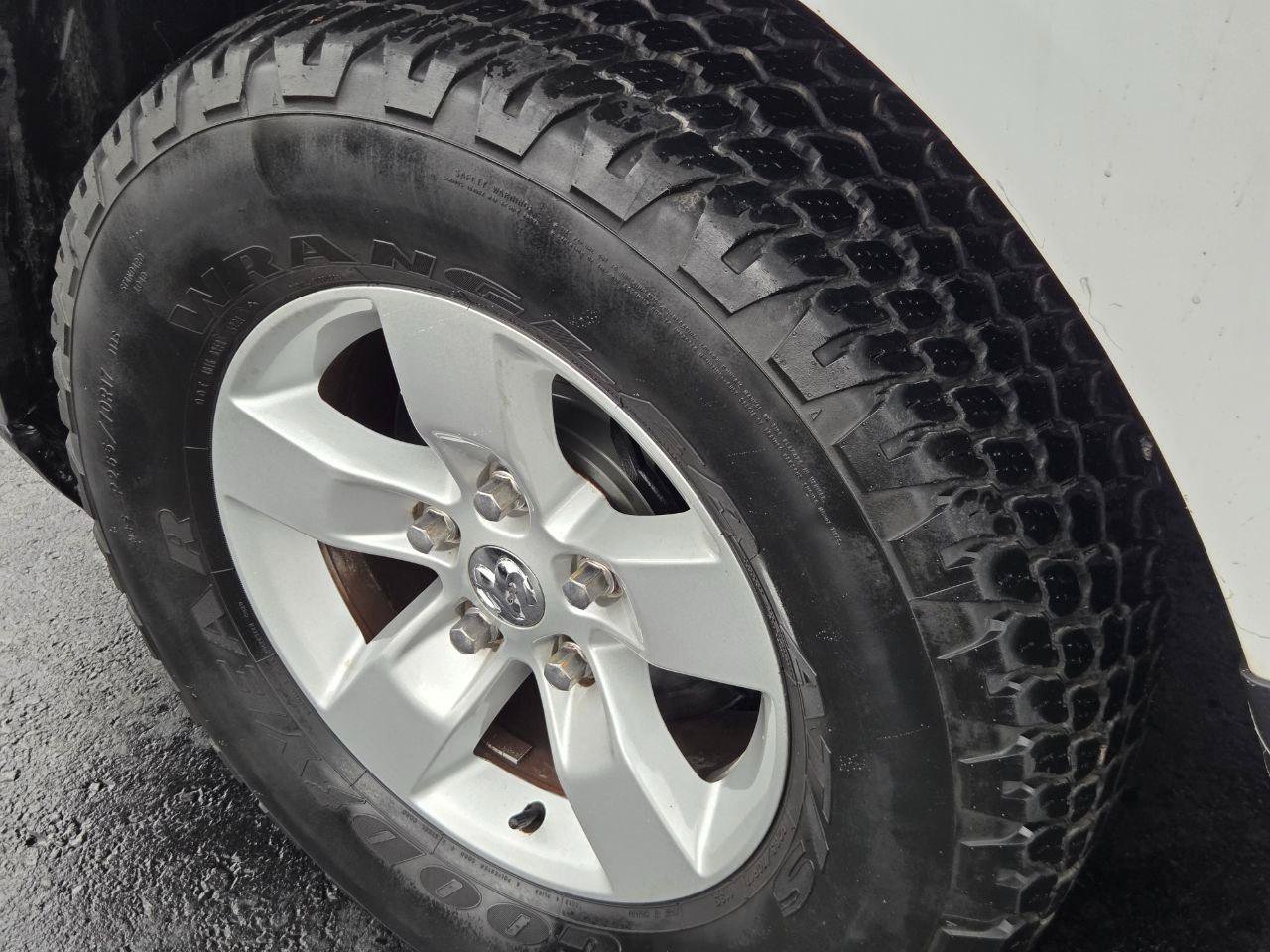 Used 2020 RAM 1500 Classic SLT w/ Luxury Group RWD image 11