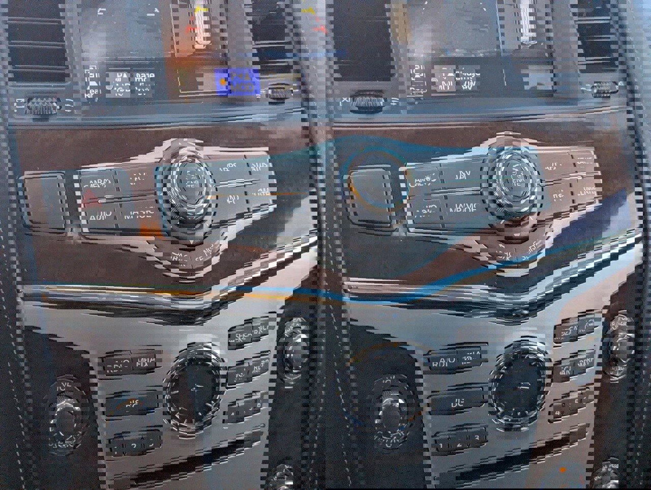 Used 2018 INFINITI QX80 Limited w/ All Season Package image 25