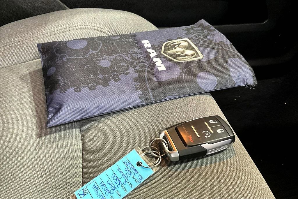 Used 2024 RAM 3500 Big Horn image 33