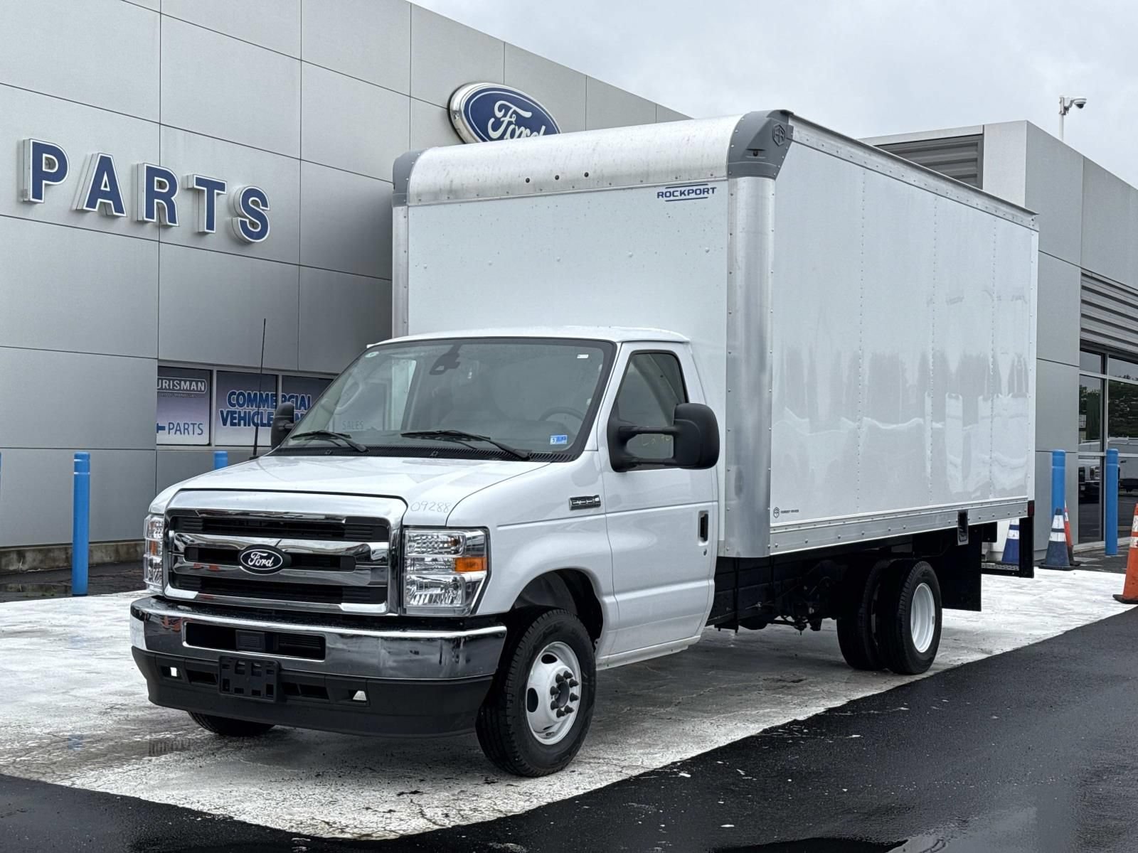 New 2027 Ford E-350 and Econoline 350 Super Duty w/ Power Equipment Group RWD image 7
