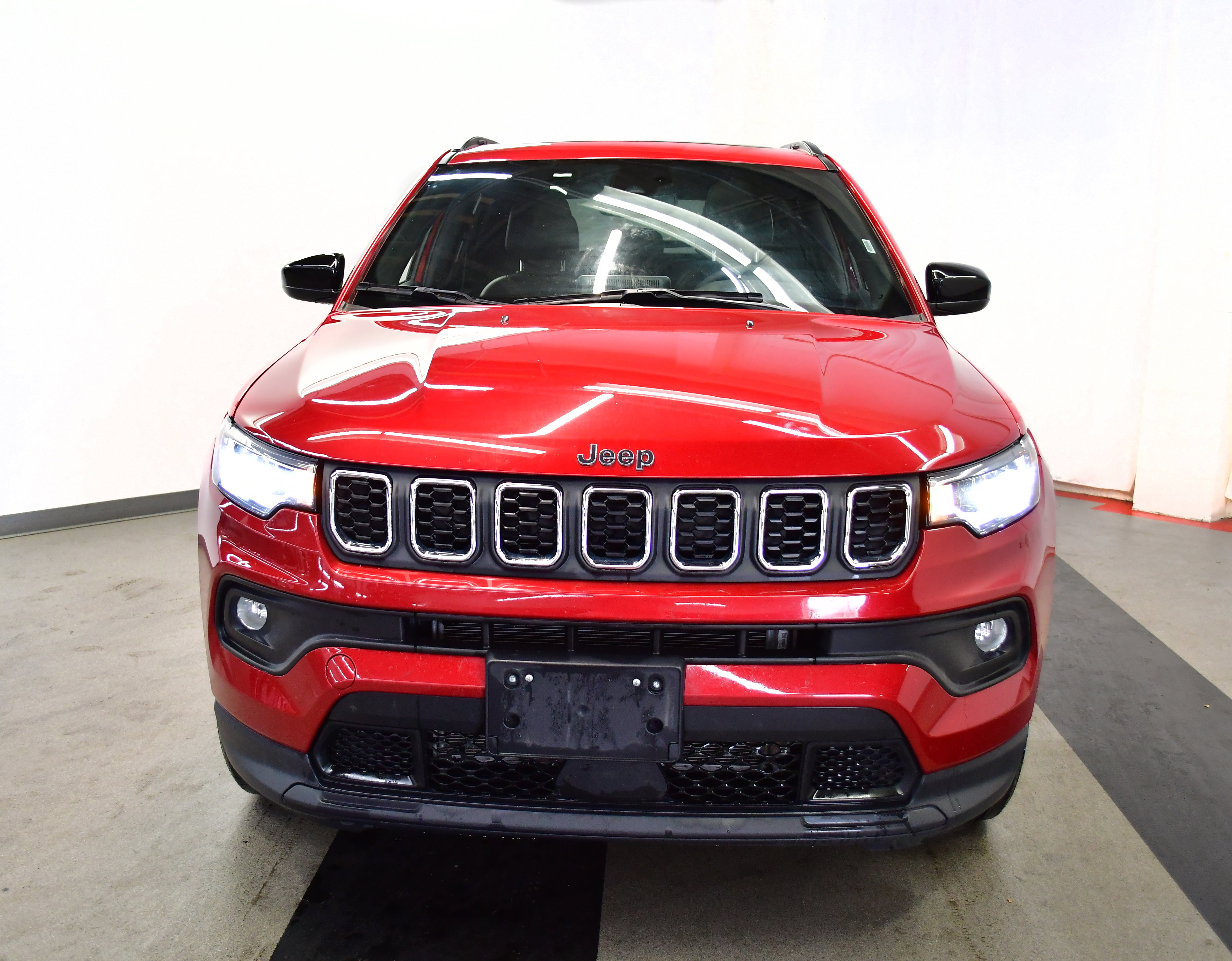 Used 2025 Jeep Compass Latitude w/ Sun & Sound Group image 3