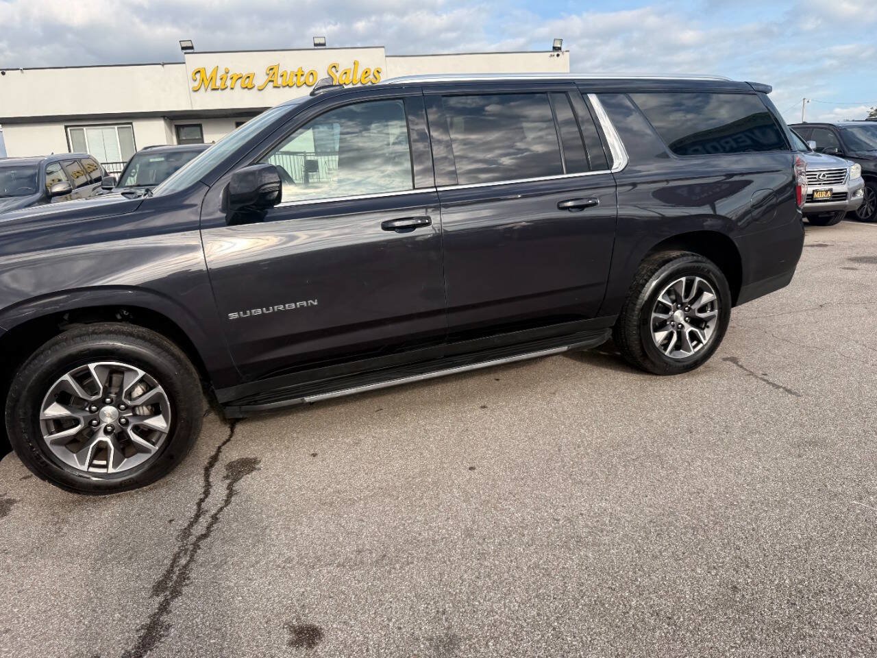 Used 2023 Chevrolet Suburban LT w/ Luxury Package AWD/4WD image 47