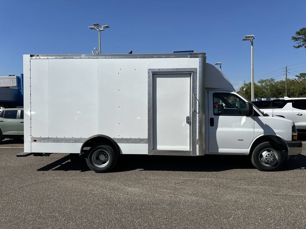 New 2024 Chevrolet Express 3500 w/ Power Convenience Package RWD image 17