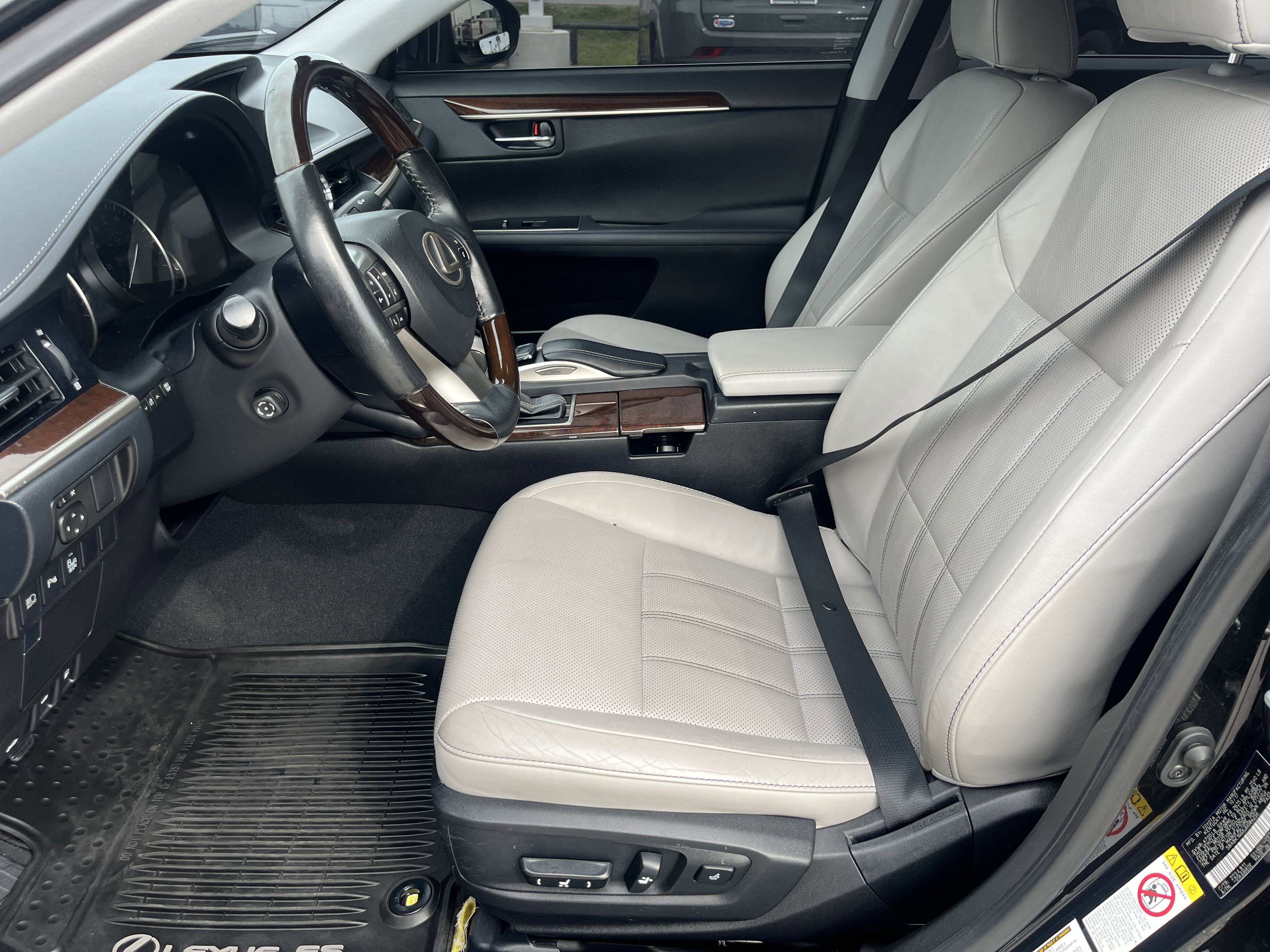 Used 2018 Lexus ES 350 w/ Luxury Package w/Wood Trim FWD image 14