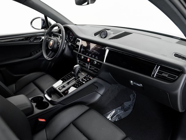 Used 2025 Porsche Macan image 23