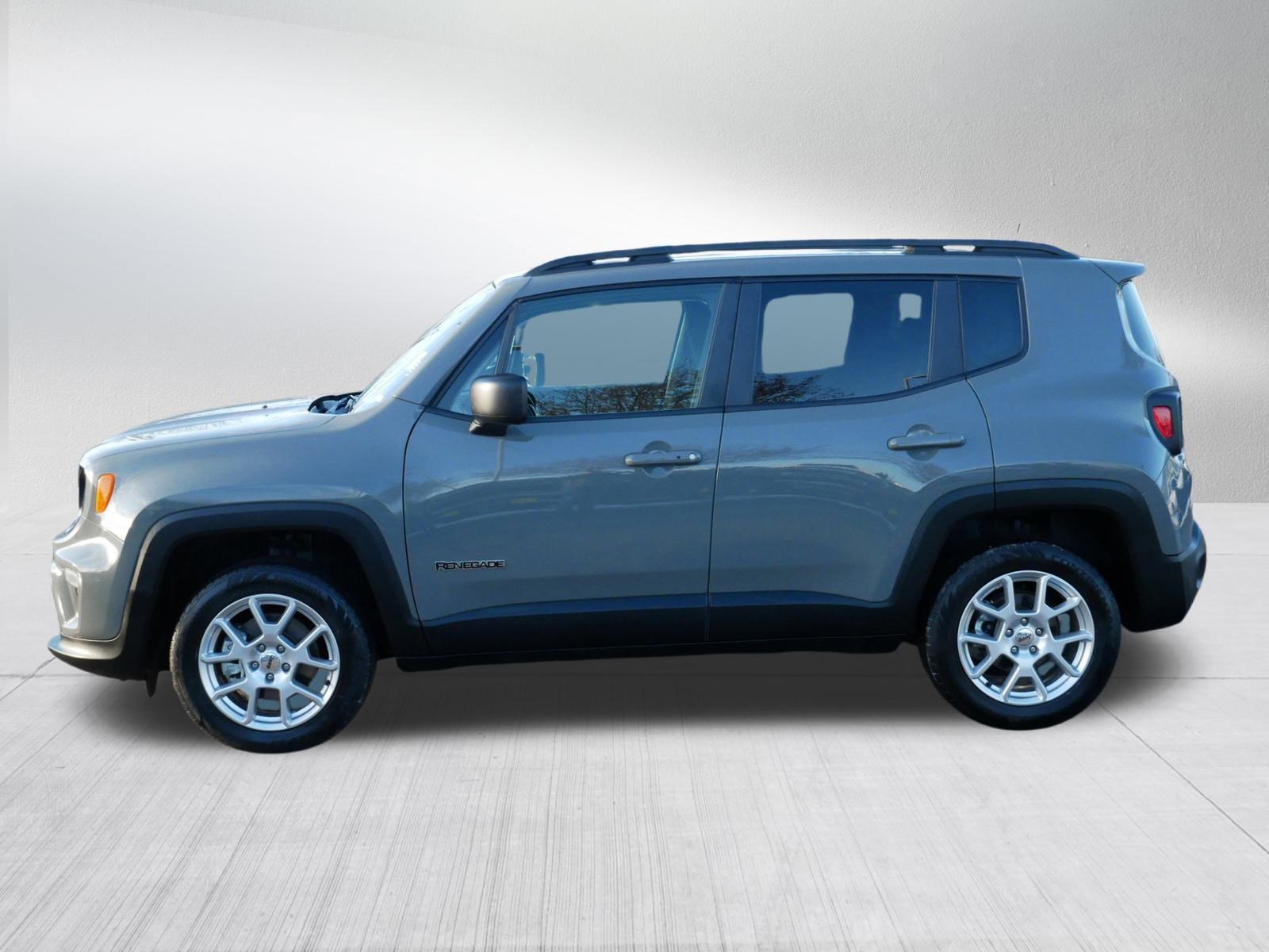 Used 2022 Jeep Renegade Latitude w/ Convenience Group image 4