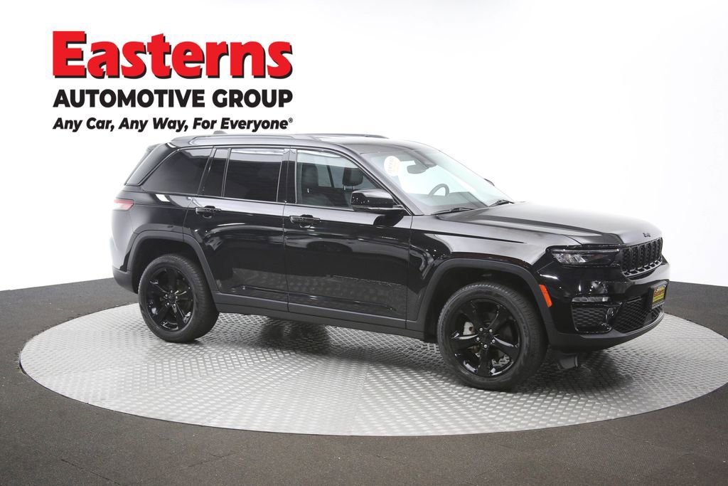 Used 2023 Jeep Grand Cherokee Limited w/ Black Appearance Package AWD/4WD image 49