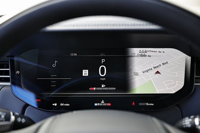 New 2025 Land Rover Range Rover Long Wheelbase SE image 40