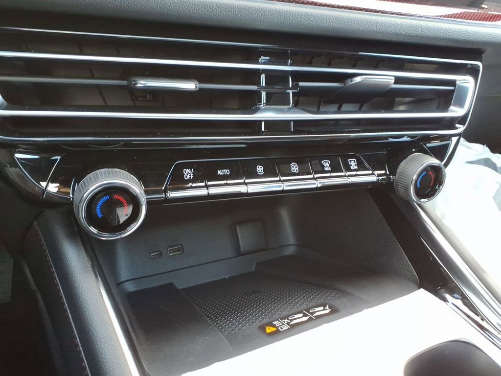 New 2026 Chevrolet Traverse RS w/ LPO, Floor Liner Package image 10