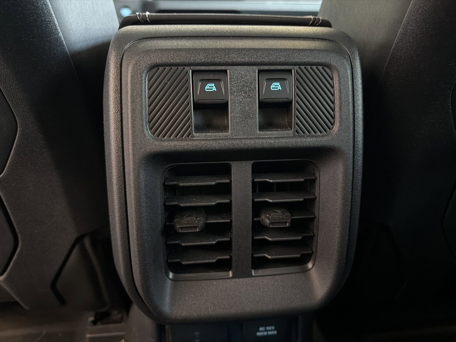 Used 2025 Ford Bronco Badlands image 15