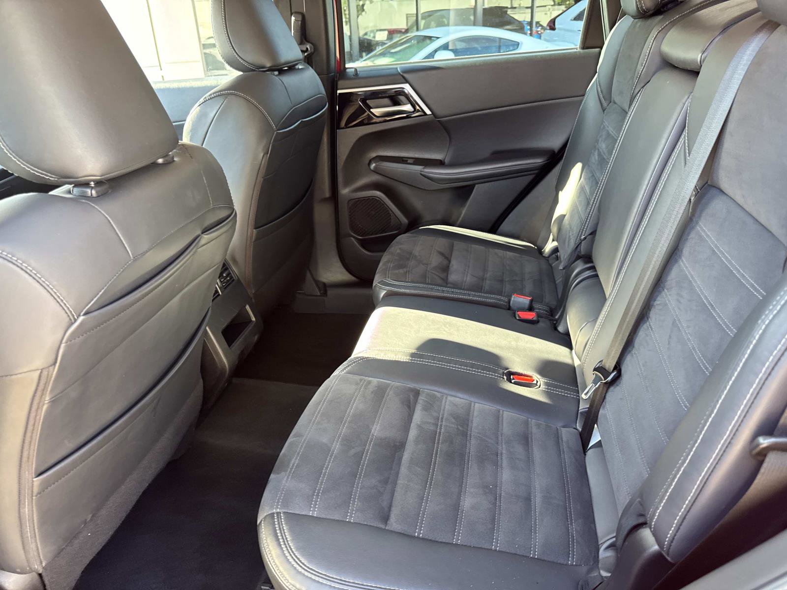 Used 2023 Mitsubishi Outlander SE image 11