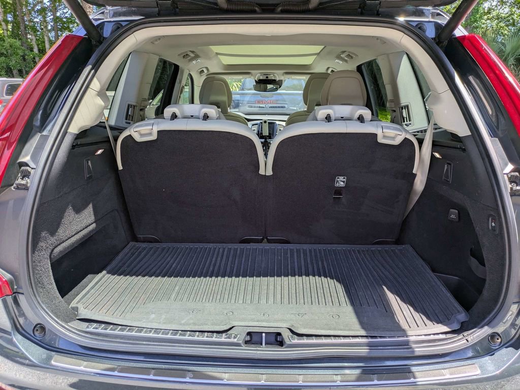 Used 2021 Volvo XC90 T6 Momentum w/ Advanced Package AWD/4WD image 11