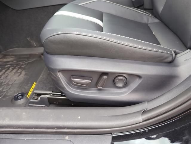 Used 2026 Toyota Camry Hybrid w/ Convenience Package FWD image 19