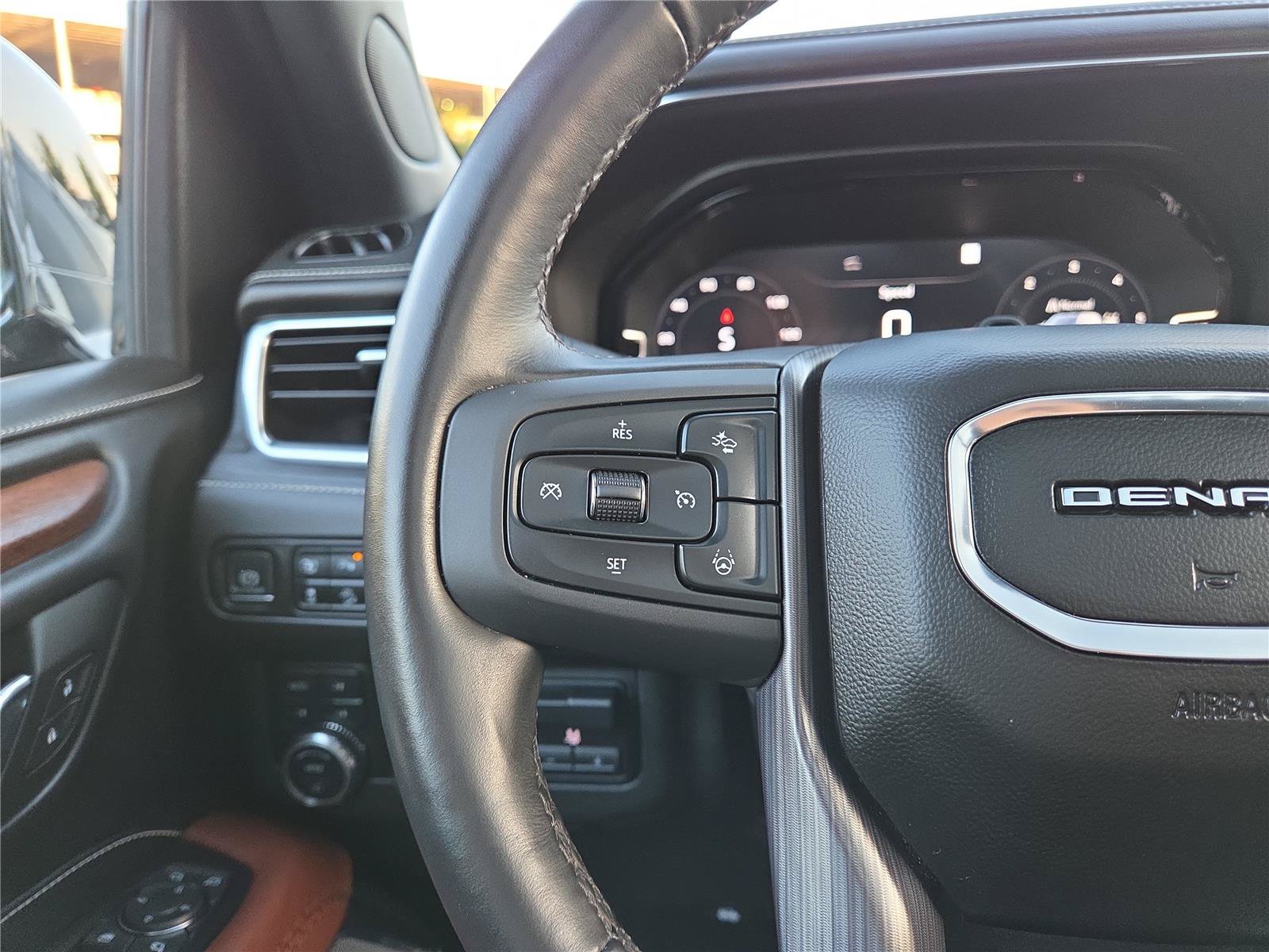 Used 2023 GMC Yukon XL Denali Ultimate AWD/4WD image 16