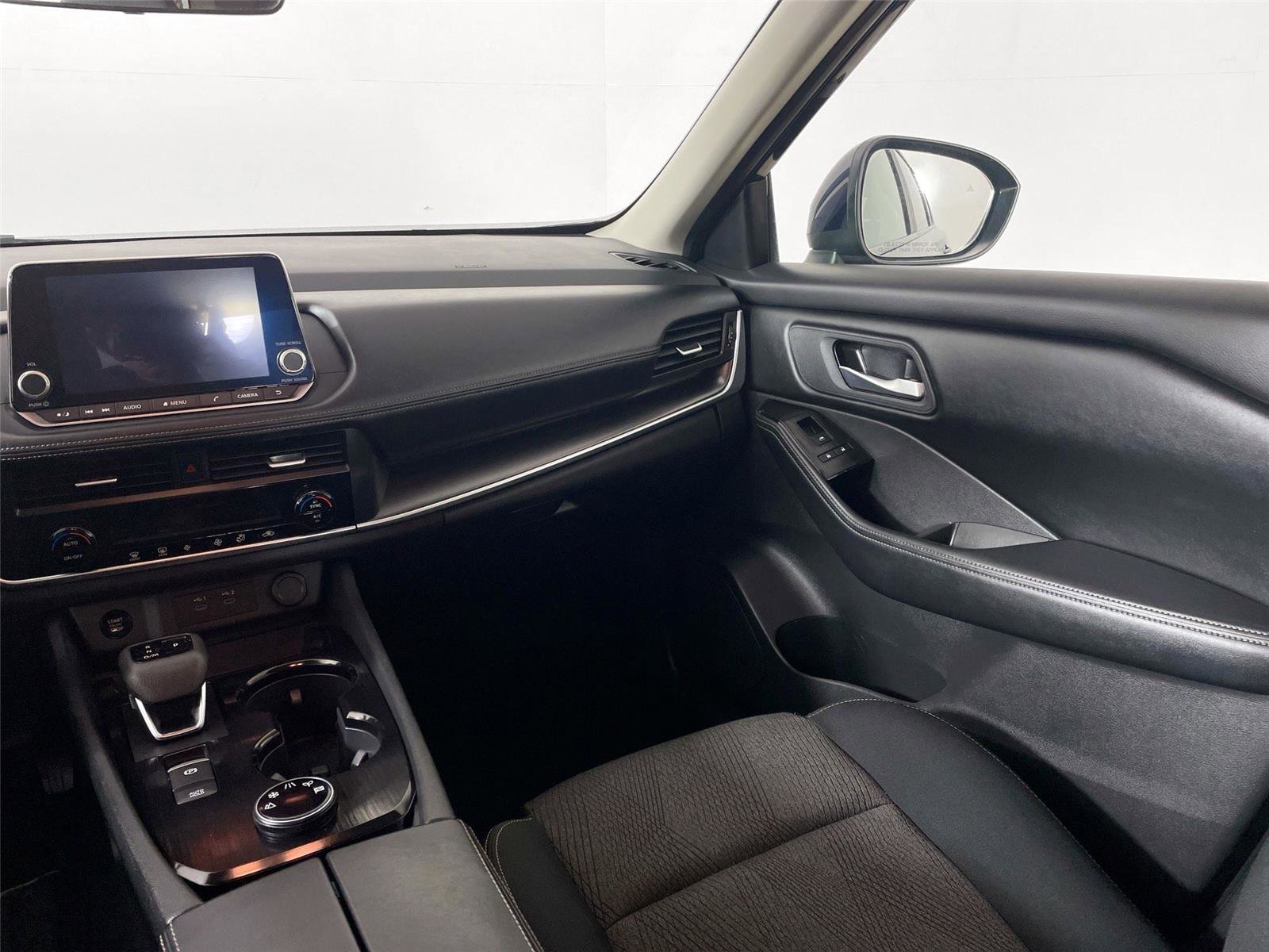 Used 2025 Nissan Rogue SV AWD/4WD image 22