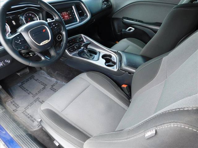 Used 2016 Dodge Challenger SXT w/ Driver Convenience Group RWD image 16
