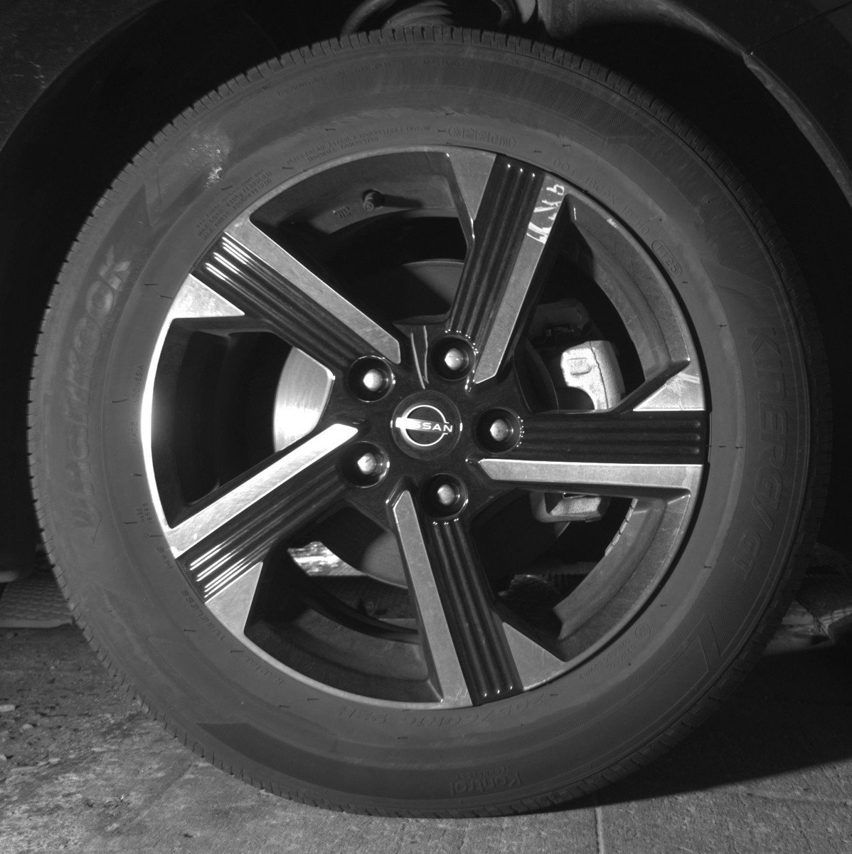 Used 2025 Nissan Sentra SV FWD image 13