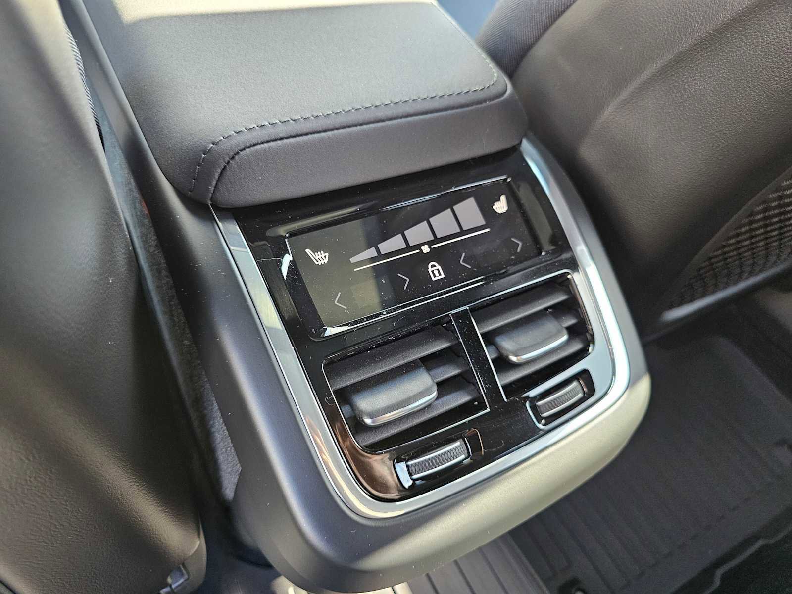 New 2026 Volvo XC60 B5 Ultra w/ Protection Package Premier image 21