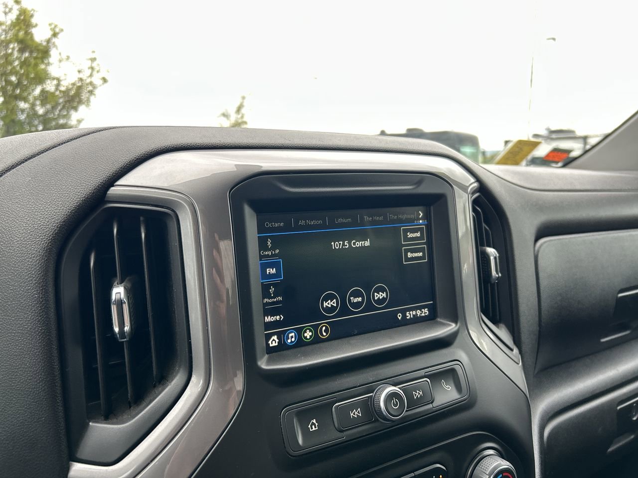 Used 2019 Chevrolet Silverado 1500 Custom Trail Boss AWD/4WD image 28