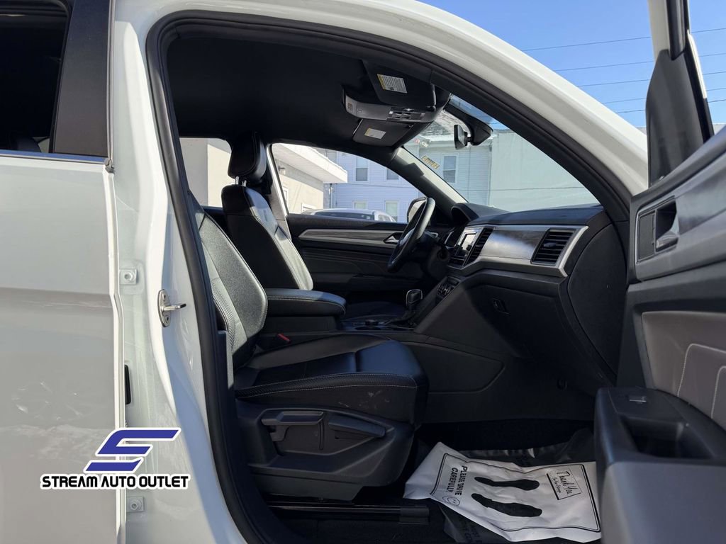 Used 2022 Volkswagen Atlas Cross Sport SE image 13