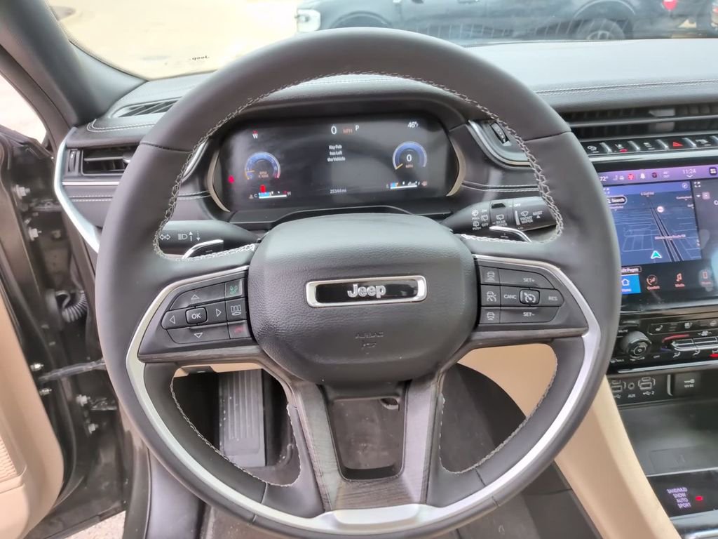 Used 2025 Jeep Grand Cherokee L Limited w/ Luxury Tech Group II image 23