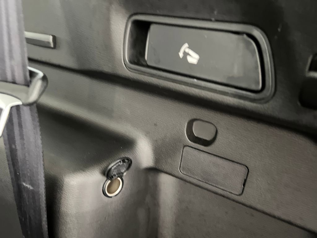 Used 2025 Mitsubishi Outlander SE image 35