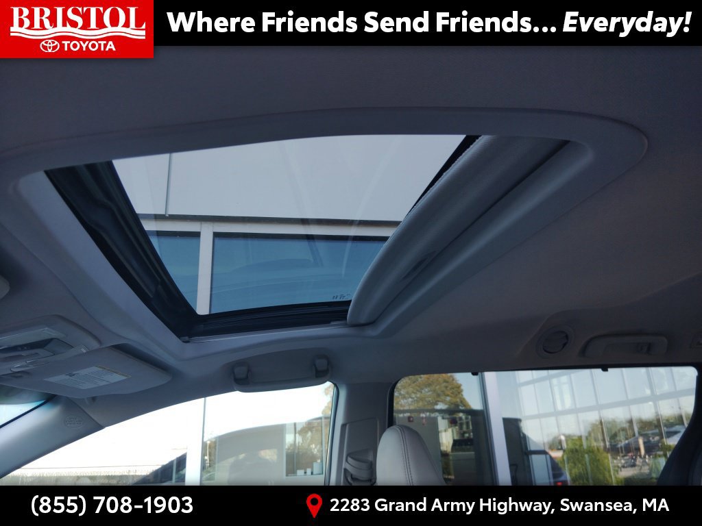 Used 2015 Toyota Sienna XLE FWD image 16