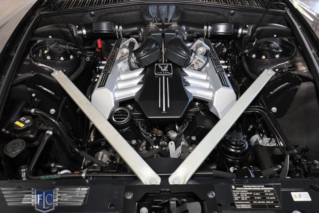Used 2017 Rolls-Royce Phantom Drophead Coupe RWD image 38