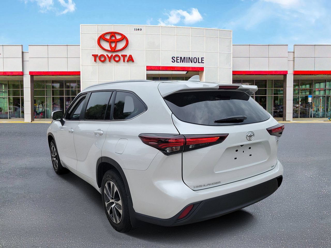 Used 2026 Toyota Highlander XLE AWD/4WD image 4
