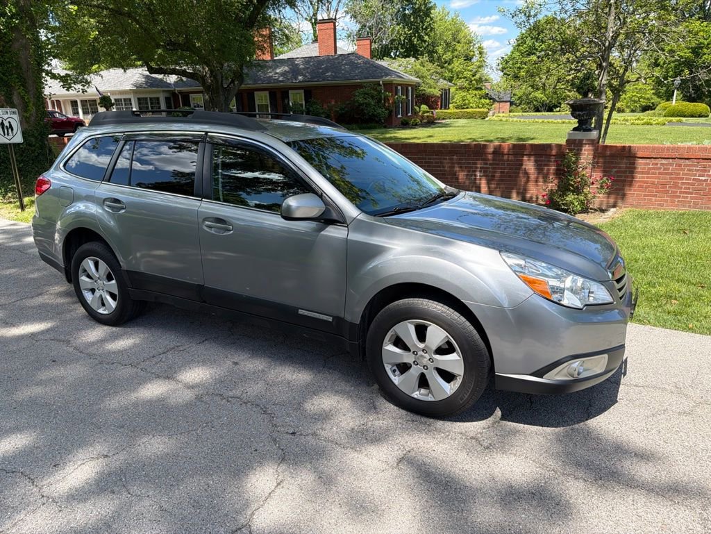 Used 2010 Subaru Outback 2.5i Premium AWD/4WD image 4