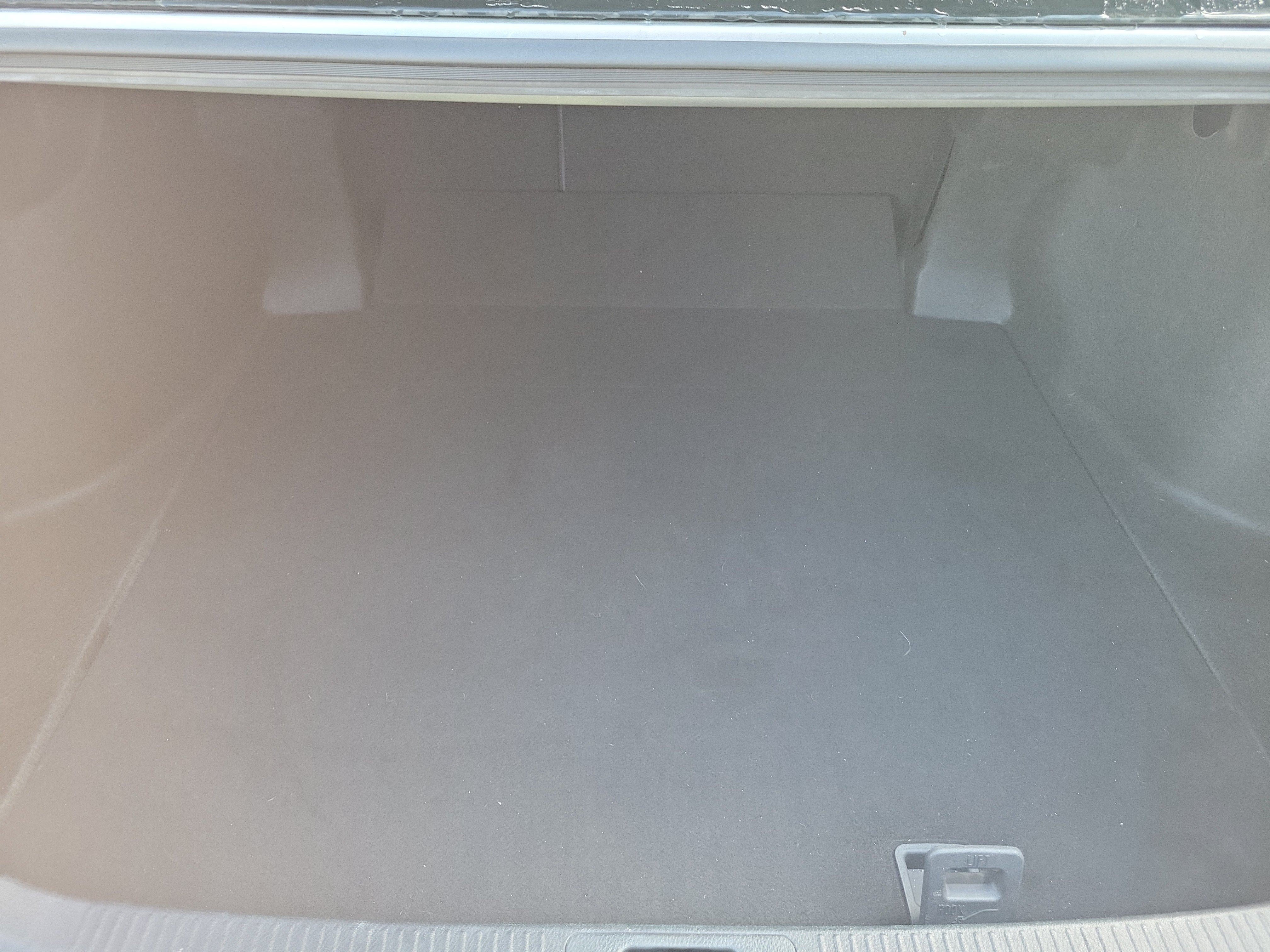 Used 2020 Toyota Camry LE FWD image 10