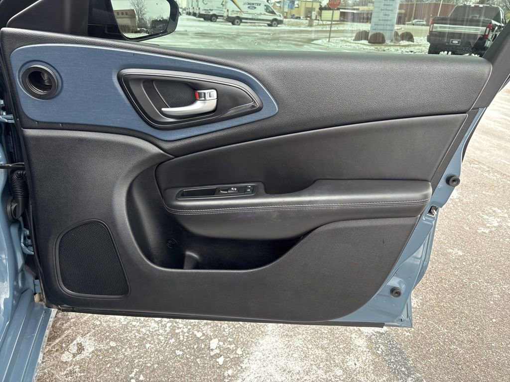 Used 2015 Chrysler 200 S w/ Comfort Group image 28