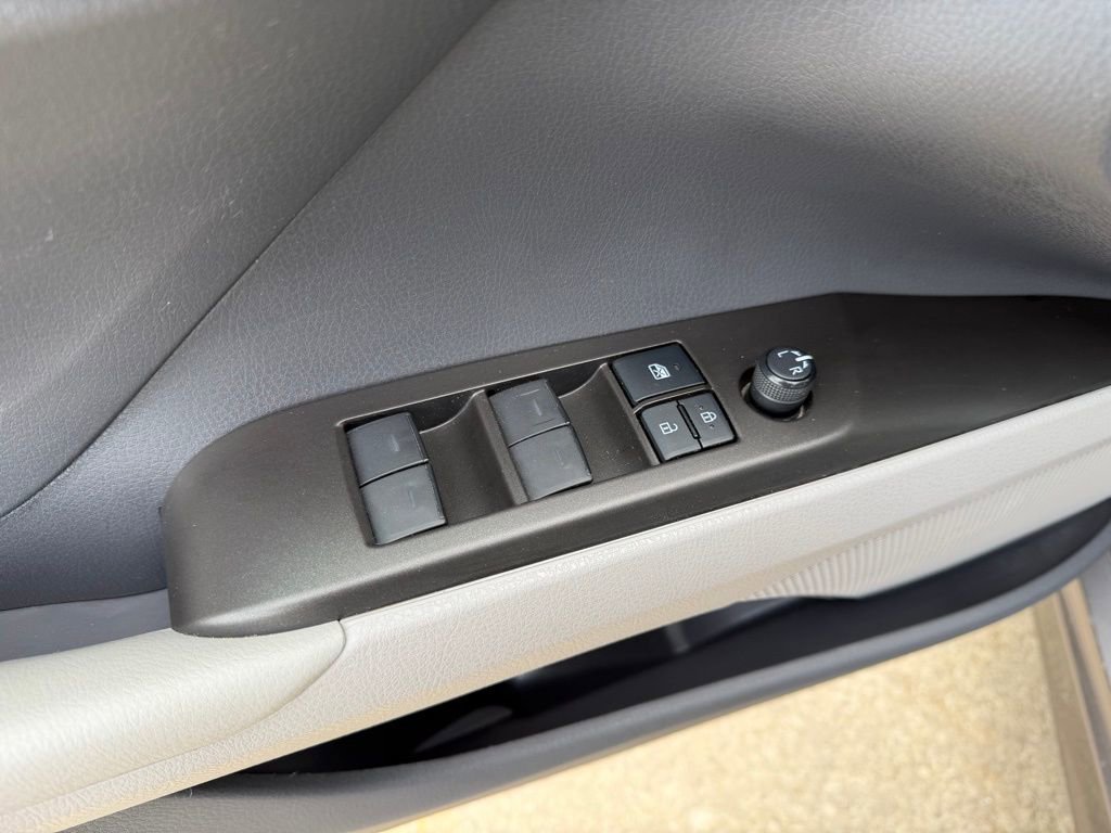 Used 2022 Toyota Camry SE image 10