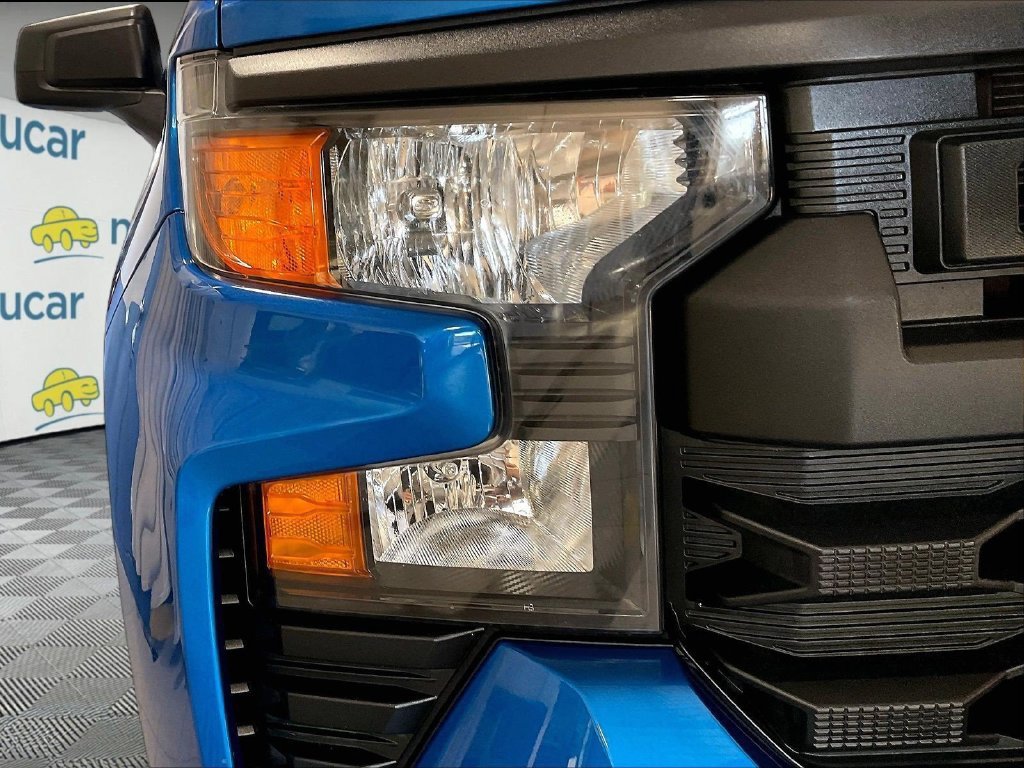 Used 2023 Chevrolet Silverado 1500 Custom w/ 2.7L Blackout Package AWD/4WD image 33