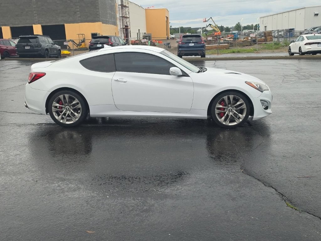 Used 2016 Hyundai Genesis Coupe 3.8 RWD image 10